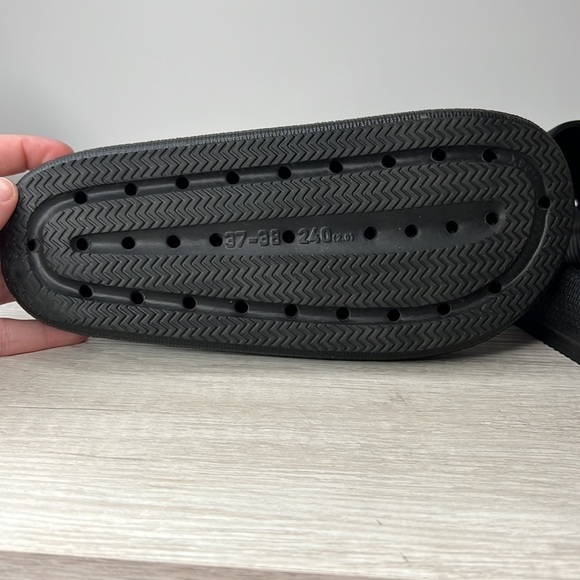 J/slides Black Slip On Slides Size 6 or 37-38 in Like New Condition - Picture 5 of 5